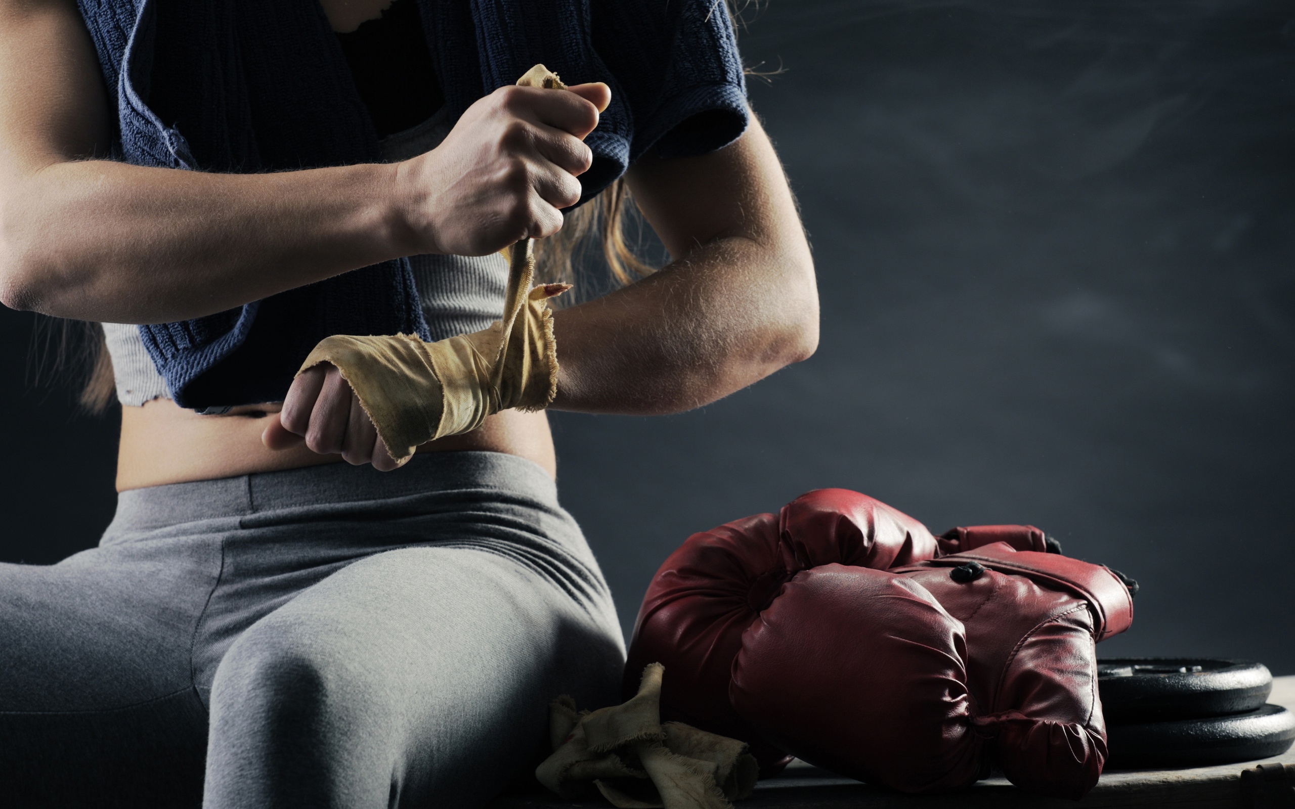 sport-girl-with-boxing-gloves-ultra-hd-wallpaper-uhd-wallpapers-net-2